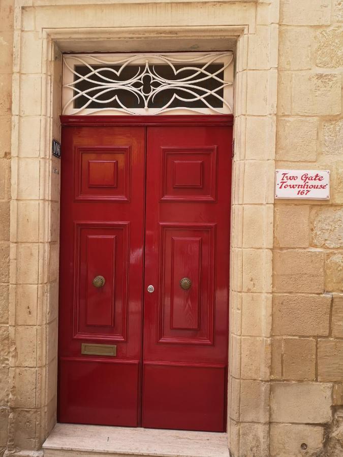 Two Gate Town House *